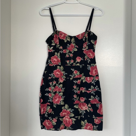Aritzia Talula- Mini Floral Bandage Dress - Picture 1 of 2